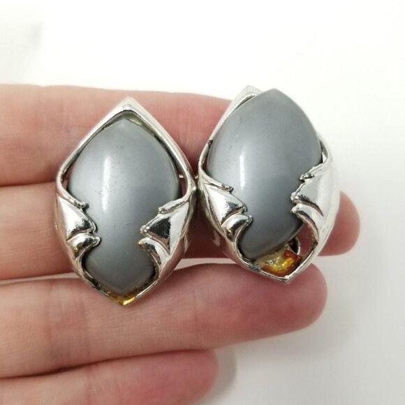 Vintage Funky Silver Tone and Gray Clip On Earrings, Retro Design, Estate - Picture 1 of 5